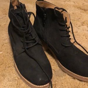 Black shoe lace low heel